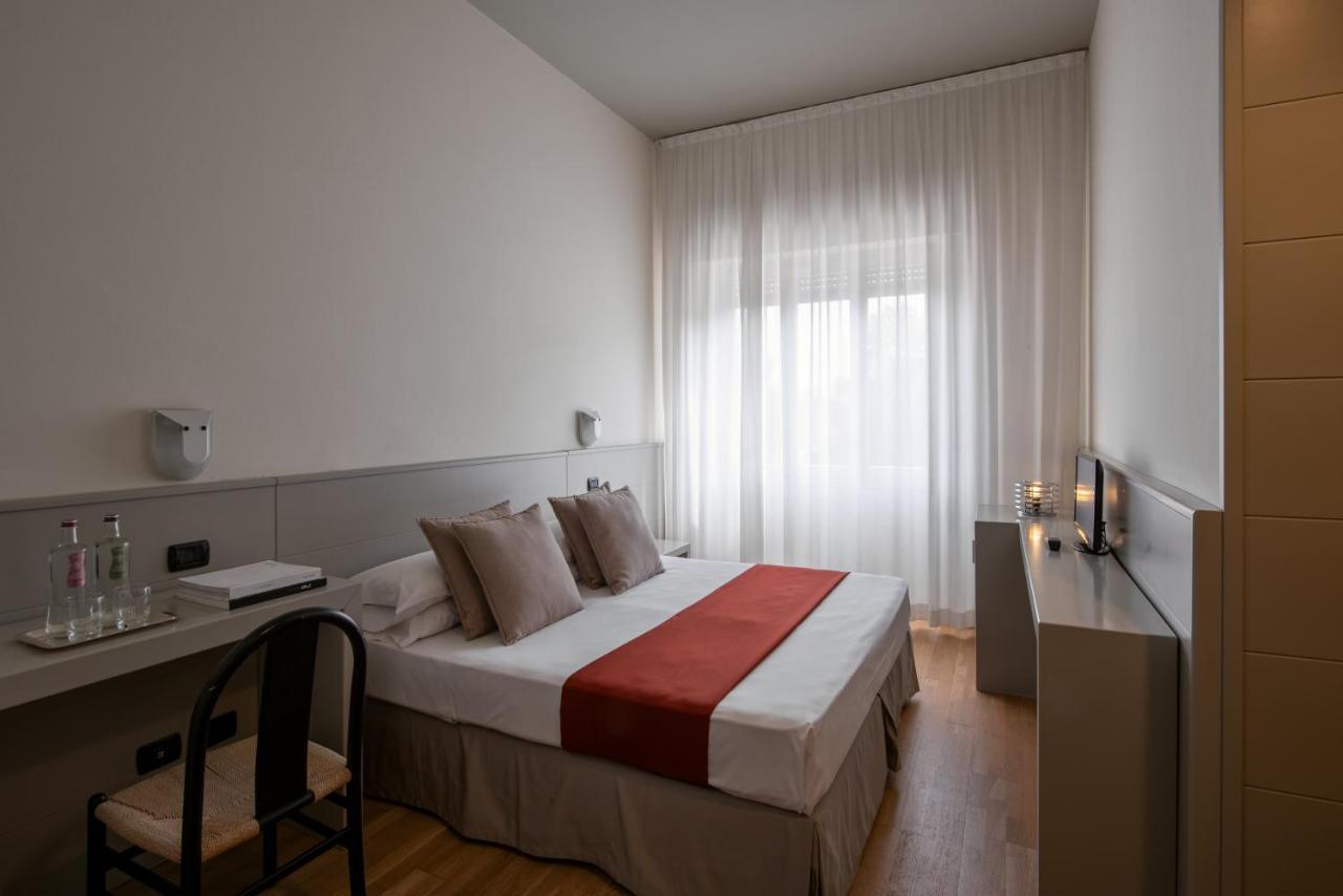 Hotel Milano Toscolano Maderno Exterior photo