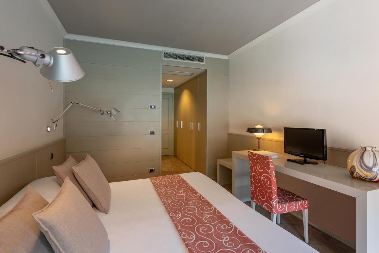 Hotel Milano Toscolano Maderno Exterior photo
